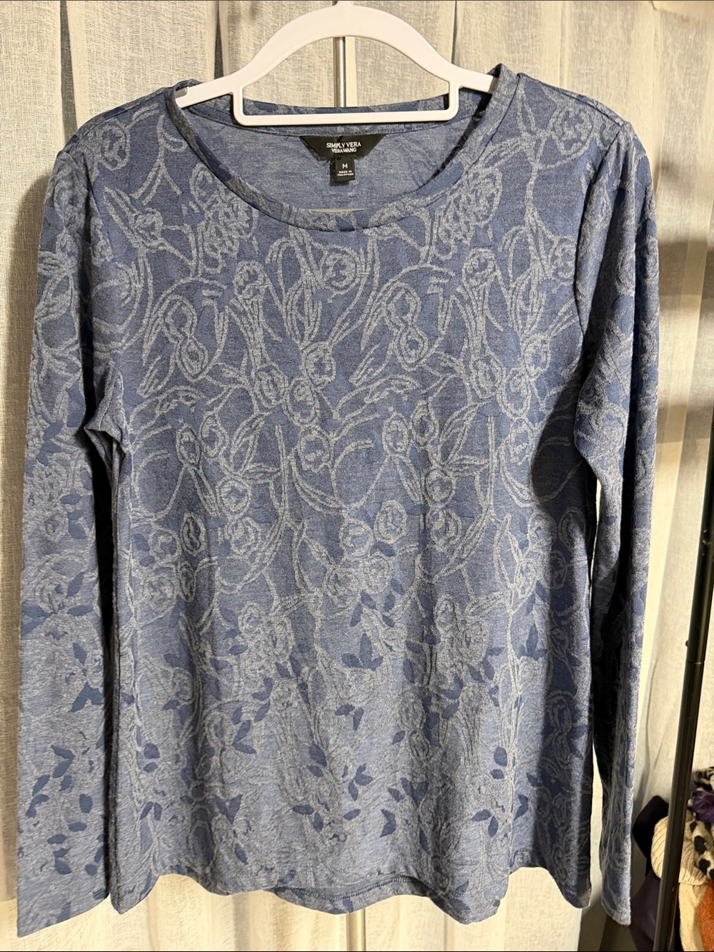 Simply Vera Vera Wang Blue Floral Jacquard Long Sleeve Tee. 0062